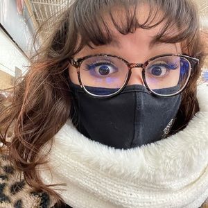 Meet your Posher, Andrea